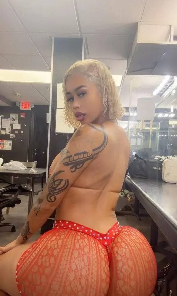 Hot Latina Stori, Dirleton